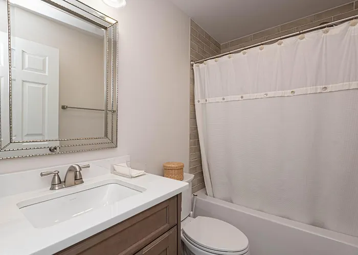 Tranquil 2-bedroom In Hidden Bay Relax & Enjoy Bay Views *